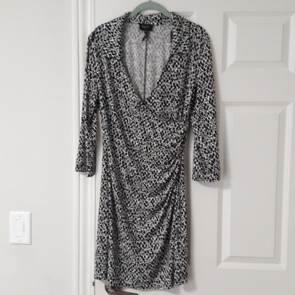NEW Laundry faux wrap midi dress. Size 10.